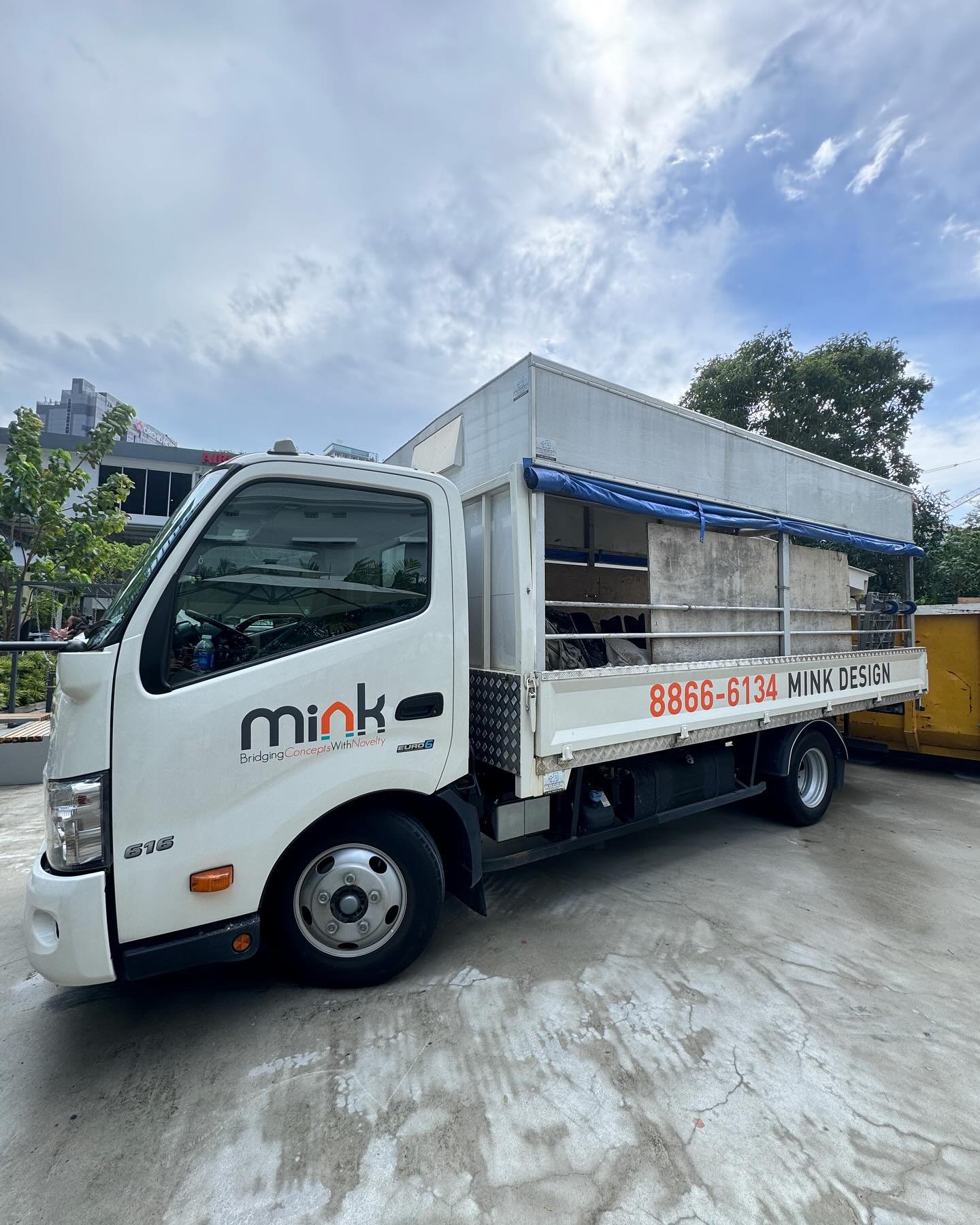 mink-commercial-vehicle